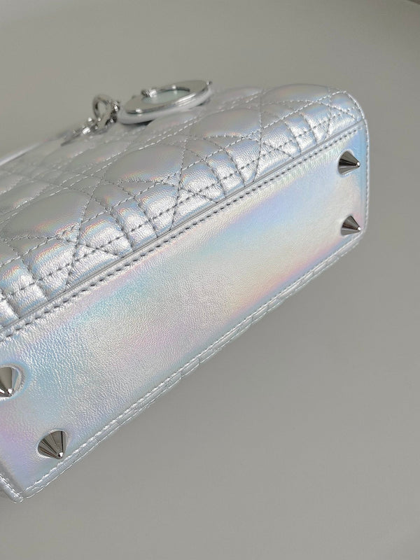 MEDIUM LADY 20 HANDBAG IN SILVER LAMBSKIN