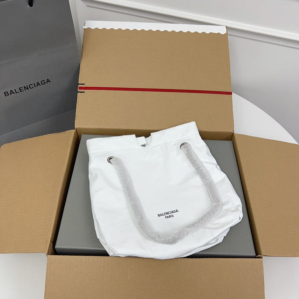 BORSA TOTE CRUSH PICCOLA 27 IN PELLE DI VITELLO SCHIACCIATA BIANCA CON FERRAMENTA IN ARGENTO