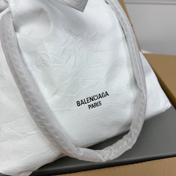 BORSA TOTE CRUSH PICCOLA 27 IN PELLE DI VITELLO SCHIACCIATA BIANCA CON FERRAMENTA IN ARGENTO