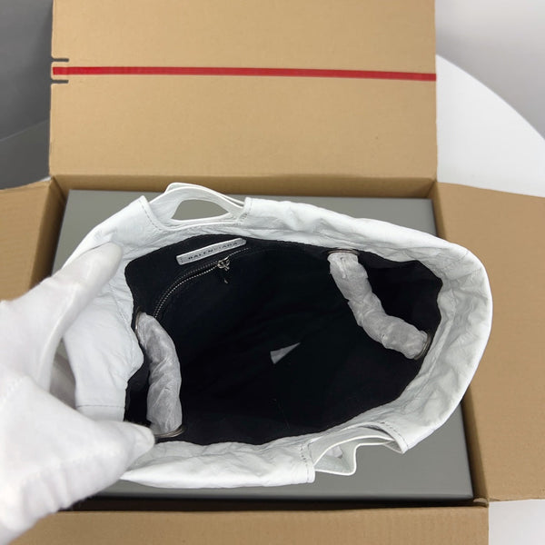 BORSA TOTE CRUSH PICCOLA 27 IN PELLE DI VITELLO SCHIACCIATA BIANCA CON FERRAMENTA IN ARGENTO