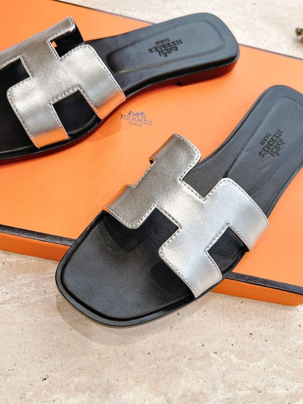 HM 25 Oran Sandal Black Silver Metalic Calfskin