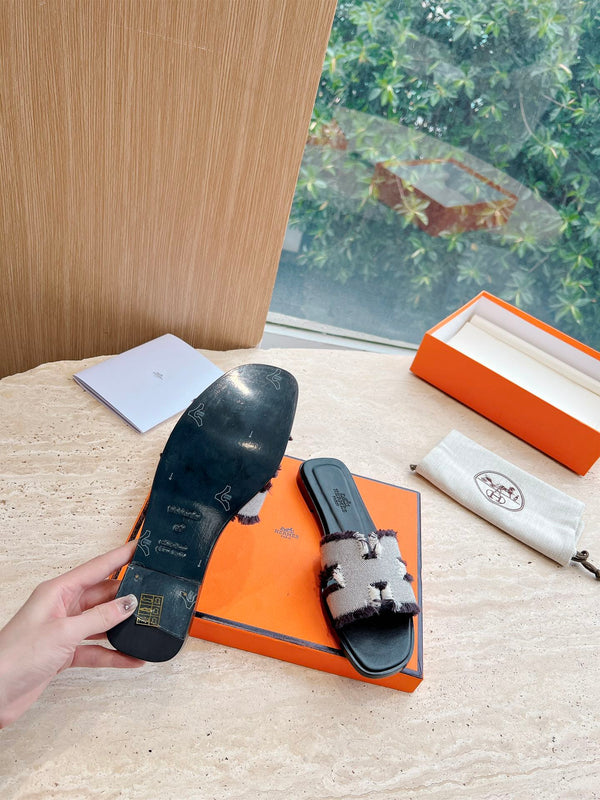 HM 25 Oran Sandal Black Calfskin White Denim