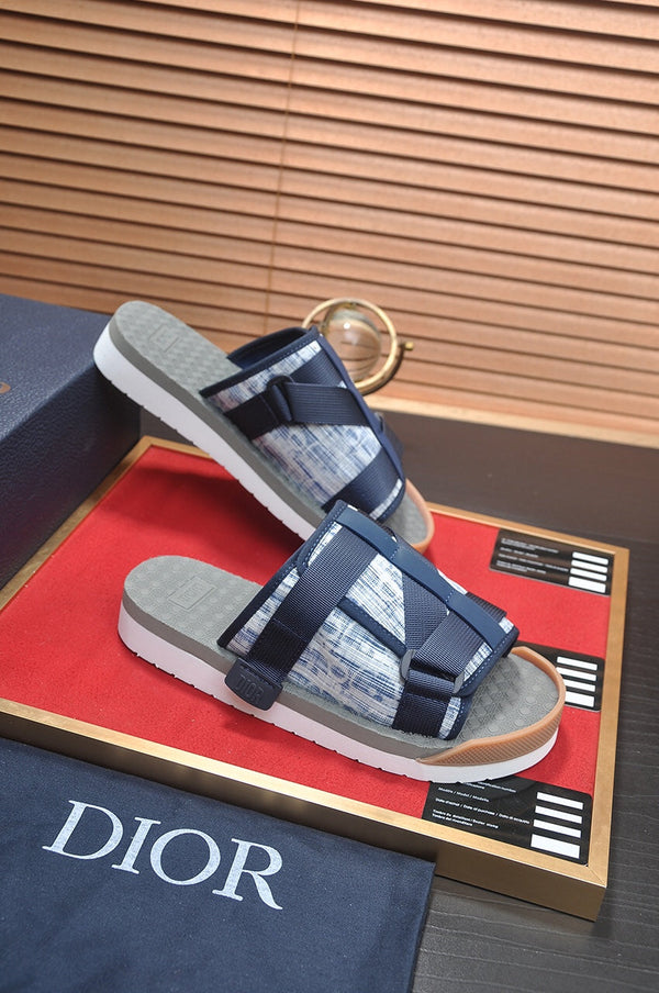 CD ALPHA SANDAL GRAY AND WHITE JACQUARD