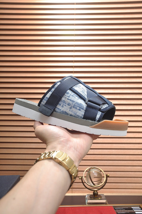 CD ALPHA SANDAL GRAY AND WHITE JACQUARD