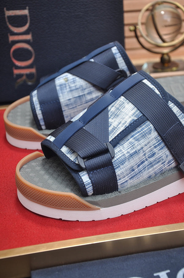 CD ALPHA SANDAL GRAY AND WHITE JACQUARD