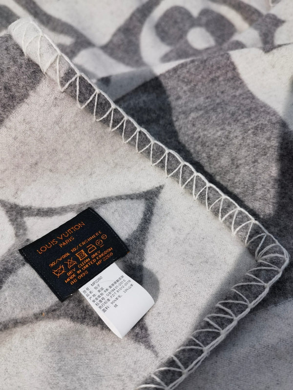LV Checkmate Blanket Grey White