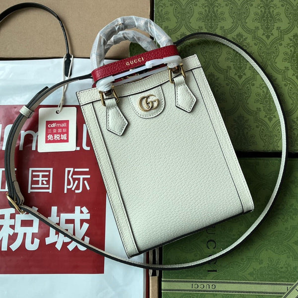 Borsa tote Gucci Diana Bamboo Mini in pelle di agnello bianco sporco 240106