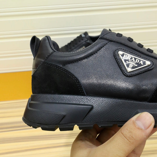 PRA SNEAKER IN BLACK CALFSKIN AND GREY SUEDE