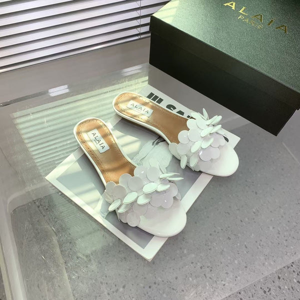 Ciabatte Alaia 25 Flower in pelle di pecora bianca 293161