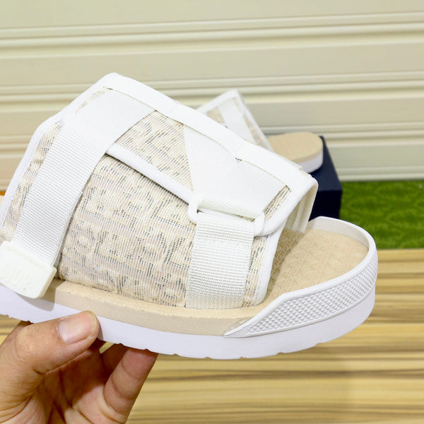 CD ALPHA SANDAL WHITE AND BEIGE JACQUARD