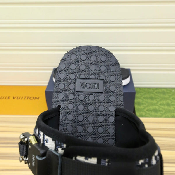 CD ALPHA SANDAL BLACK AND WHITE JACQUARD