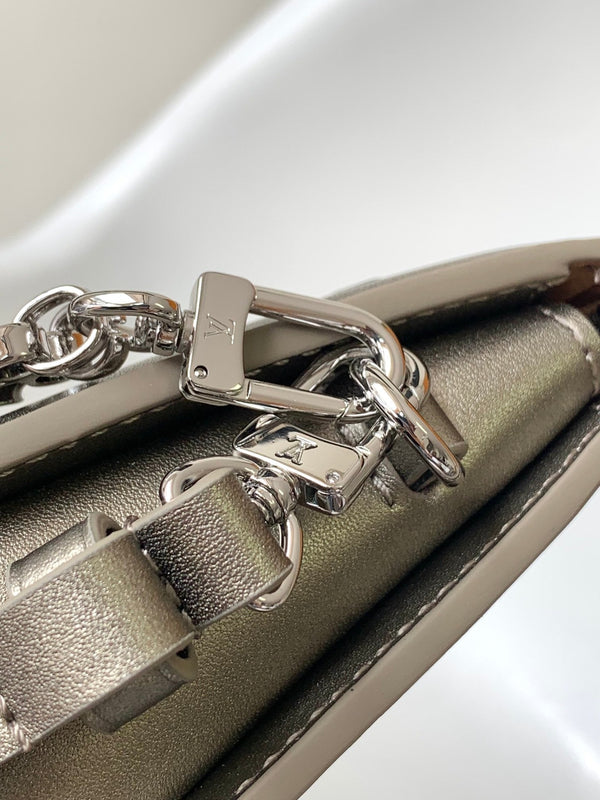 LV Lexington Pochette Shoulder Bag 21.5 Metallic Sliver Monogram Embossed Cafskin