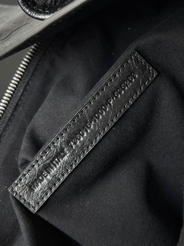 SUPERBUSY LARGE SLING BAG 42 IN BLACK LAMBSKIN