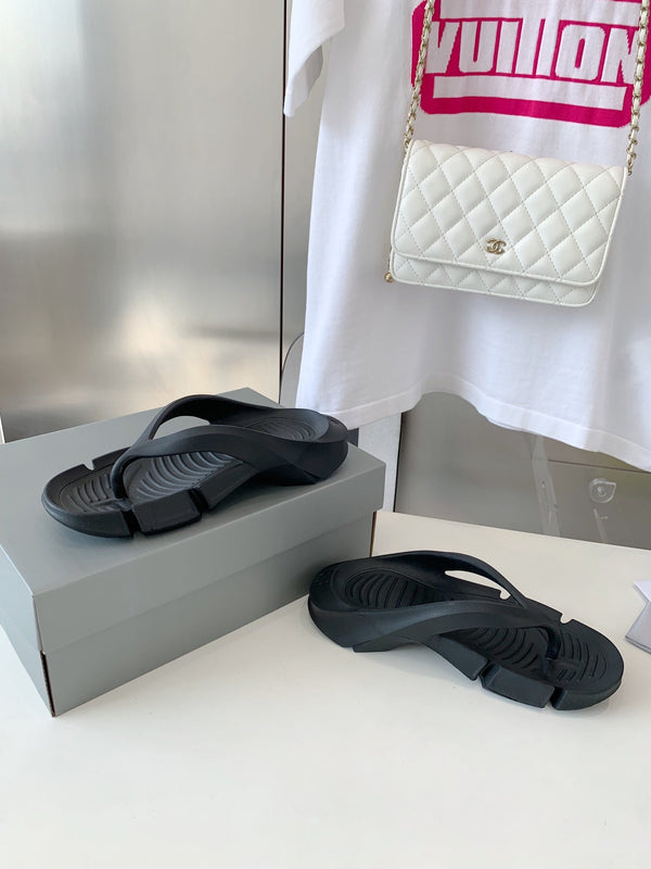 SANDALI INFRADITO IN GOMMA NERA