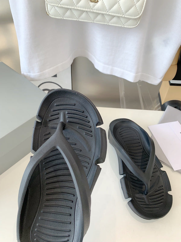 SANDALI INFRADITO IN GOMMA NERA