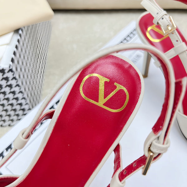 DÉCOLLETÉ VLOGO SLINGBACK IN PELLE DI VITELLO BIANCA CON LOGO ORO