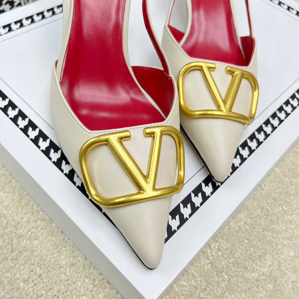 DÉCOLLETÉ VLOGO SLINGBACK IN PELLE DI VITELLO BIANCA CON LOGO ORO