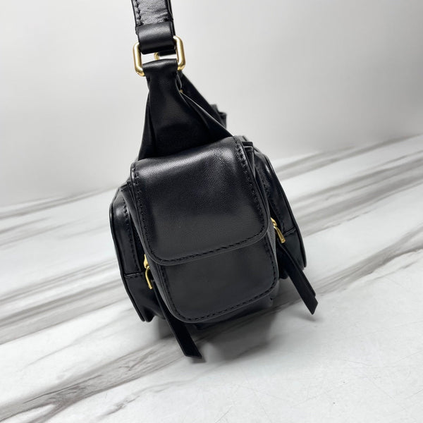 MIU POCKET 21CM SHOULDER BAG BLACK CALFSKIN