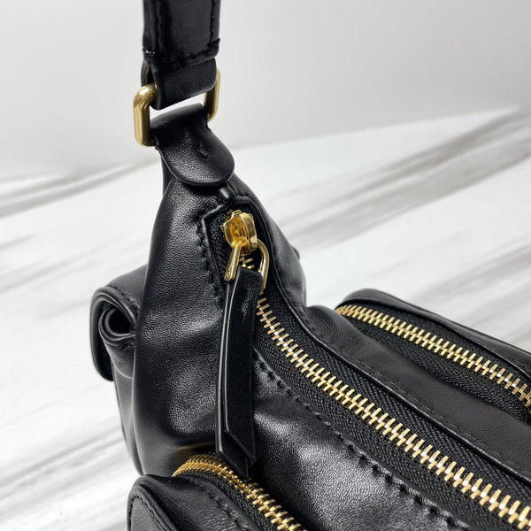 MIU POCKET 21CM SHOULDER BAG BLACK CALFSKIN