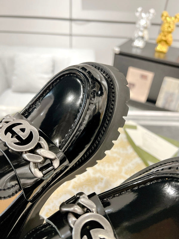 MOCASSINO GG CON CATENE GG IN PELLE DI VITELLO NERA LUCIDA