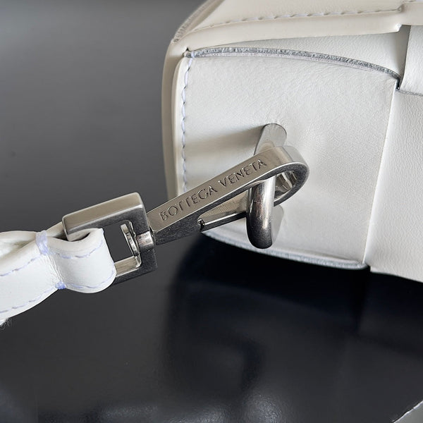 BV Two-In-One Cassette Bag 26cm White Leather