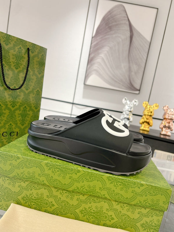 GC 25 Interlocking G 50mm Slide Sandal White Black Cowhide 292399