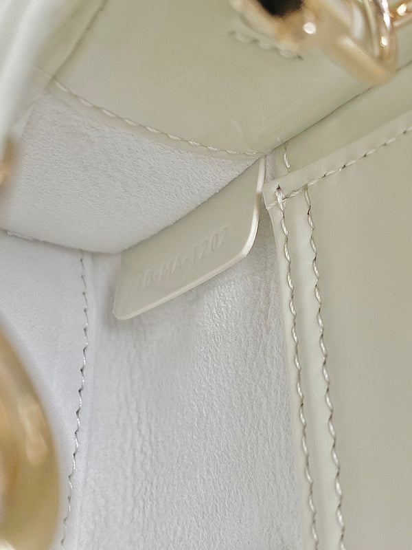 MINI BORSA D-JOY 17 IN PELLE DI AGNELLO BIANCA