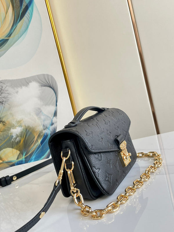 Borsa in pelle di vacchetta grana nera Metis East West 21.5