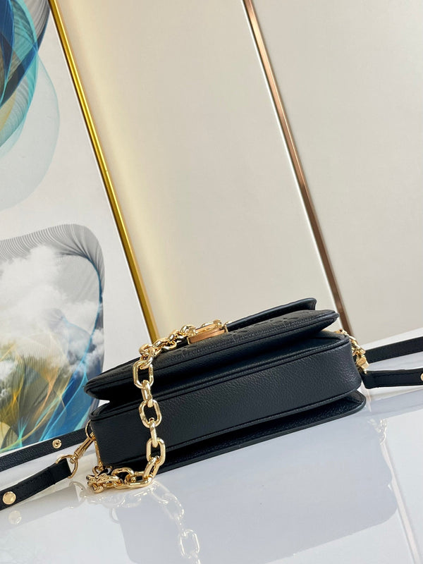 Borsa in pelle di vacchetta grana nera Metis East West 21.5