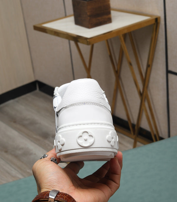 LV TRAINERS IN WHITE CALFSKIN AND MONOGRAM CANVAS