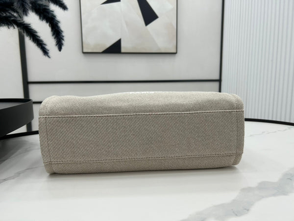 Borsa CC Deauville in tweed 33x24x14,5 cm Pelle bianca Hardware dorato 30