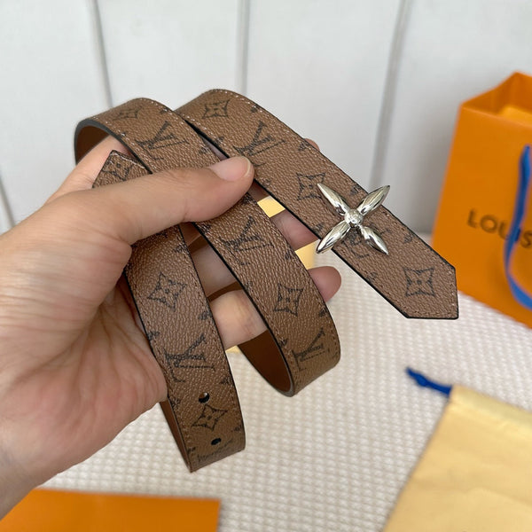 CINTURA REVERSIBILE LV FLOWERGRAM 25 MM IN PELLE DI VITELLO MONOGRAM MARRONE CON FERRAMENTA IN ARGENTO