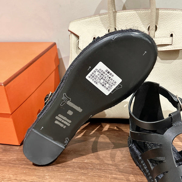 SANDALO CON SUOLA IN PAGLIA IN PELLE DI AGNELLO NERA