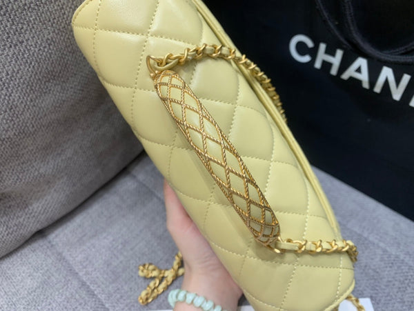 SMALL FLAP BAG 24CM TOP HANDLE LIME LAMBSKIN GOLD HARDWARE