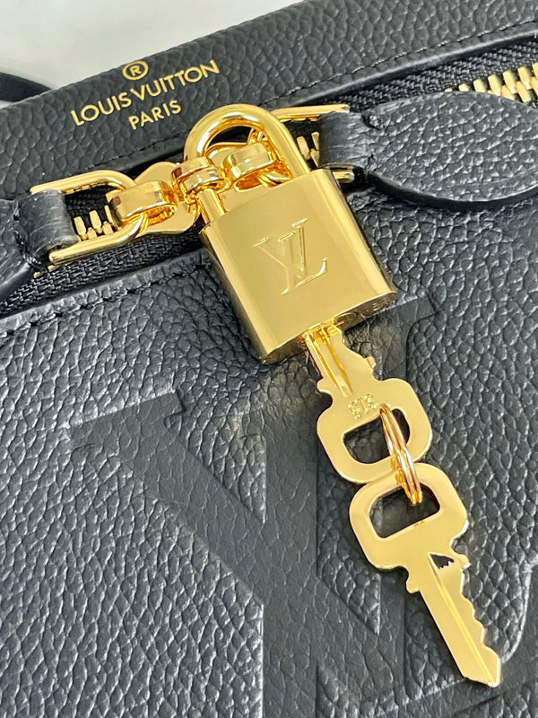 VANITY 19 IN PELLE DI VITELLO CON MONOGRAMMA IN RILIEVO NERO E FERRAMENTA ORO