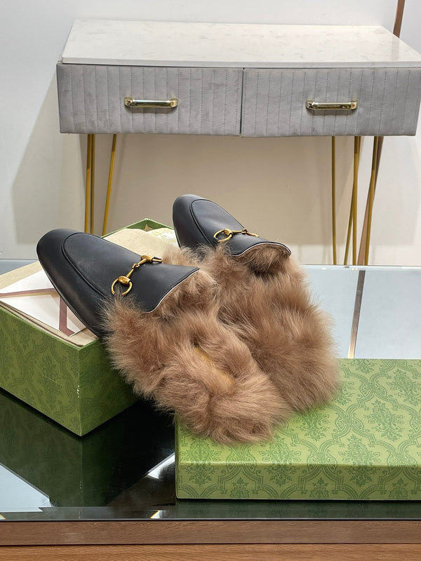 HORSEBIT MULE IN BLACK CALFSKIN AND LAMB WOOL LINING