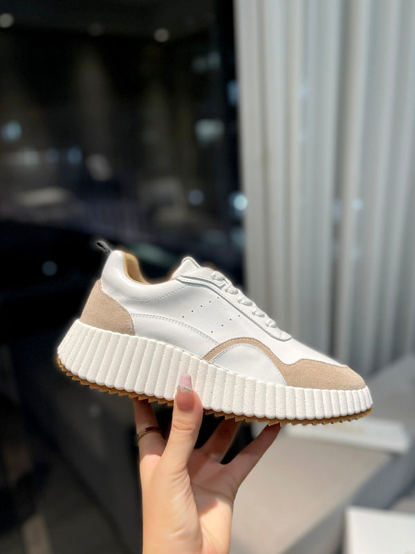 CHLOÉ NAMA SNEAKER IN WHITE LAMBSKIN AND TAN BROWN SUEDE