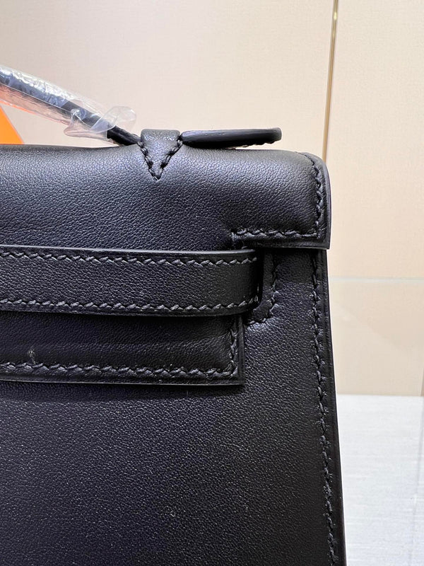 HM KELLY POCHETTE 22CM BLACK SWIFT GOLD HARDWARE