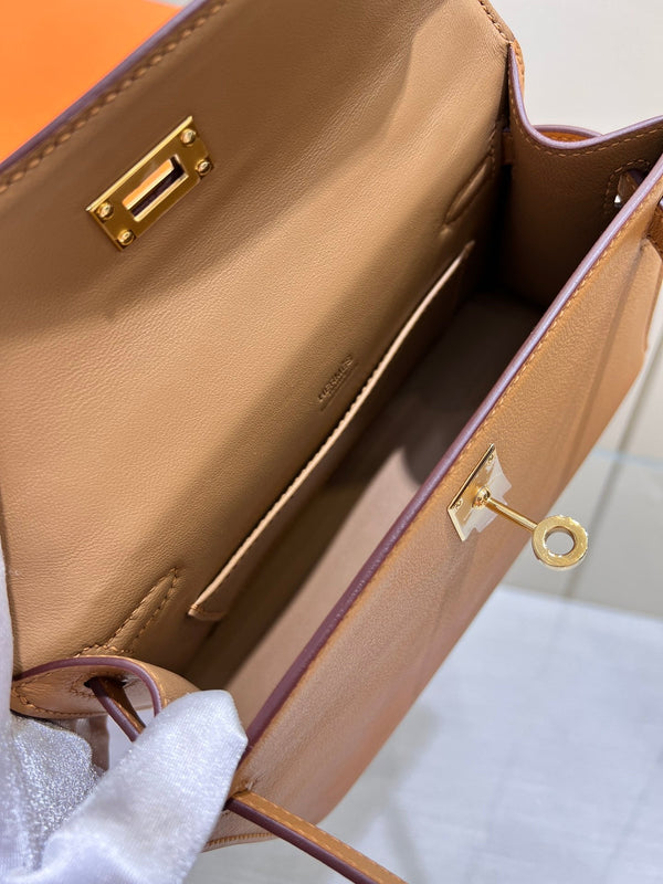 HM KELLY POCHETTE 22CM BROWN SWIFT GOLD HARDWARE