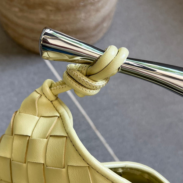 SARDINA 33 CON CATENA IN PELLE DI AGNELLO GIALLA PANNA