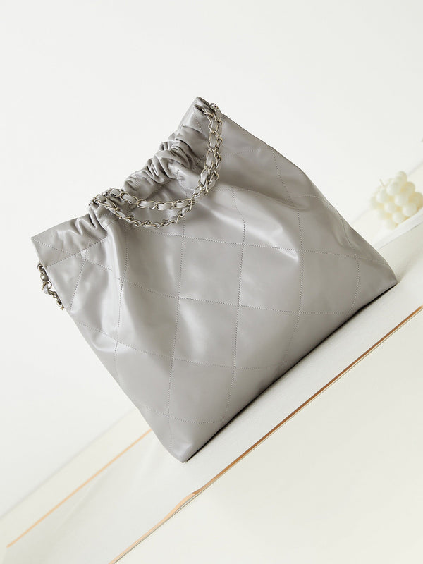 cc 22 hobo in pelle di vitello grigia con finiture in argento