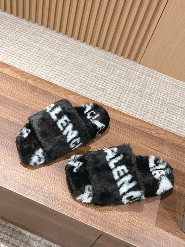 LAMB WOOL SLIPPER BLACK AND WHITE