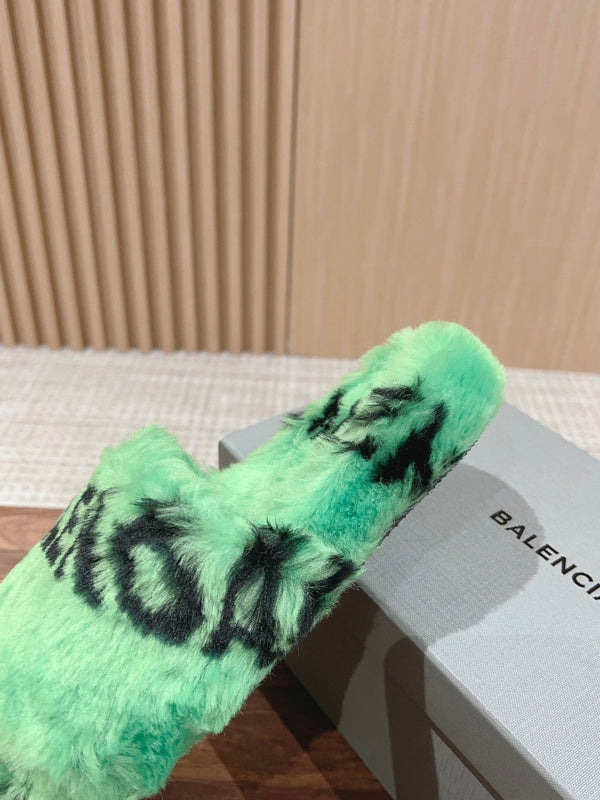 LAMB WOOL SLIPPER GREEN AND BLACK