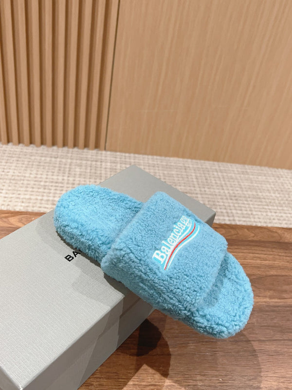 CIABATTE IN PELLICCIA IN SHEARLING RICCIO AZZURRO CIELO