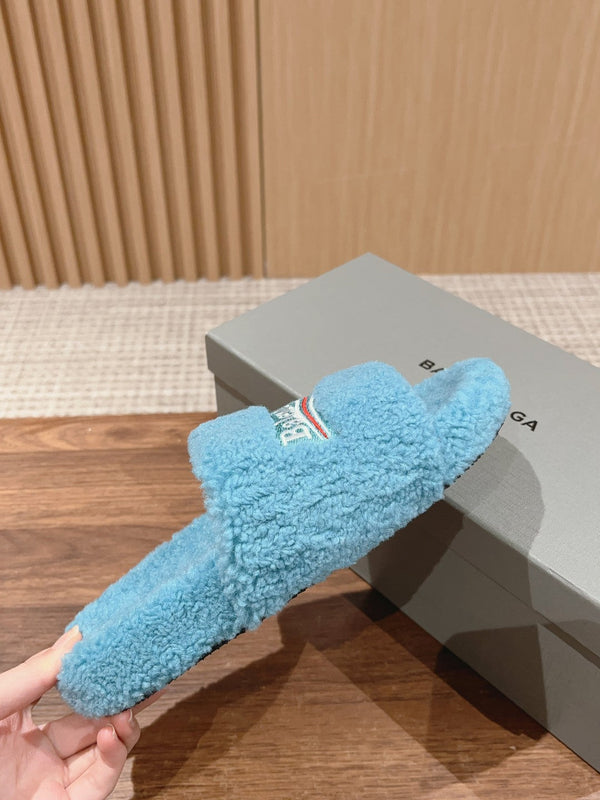 CIABATTE IN PELLICCIA IN SHEARLING RICCIO AZZURRO CIELO