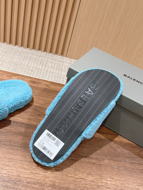 CIABATTE IN PELLICCIA IN SHEARLING RICCIO AZZURRO CIELO