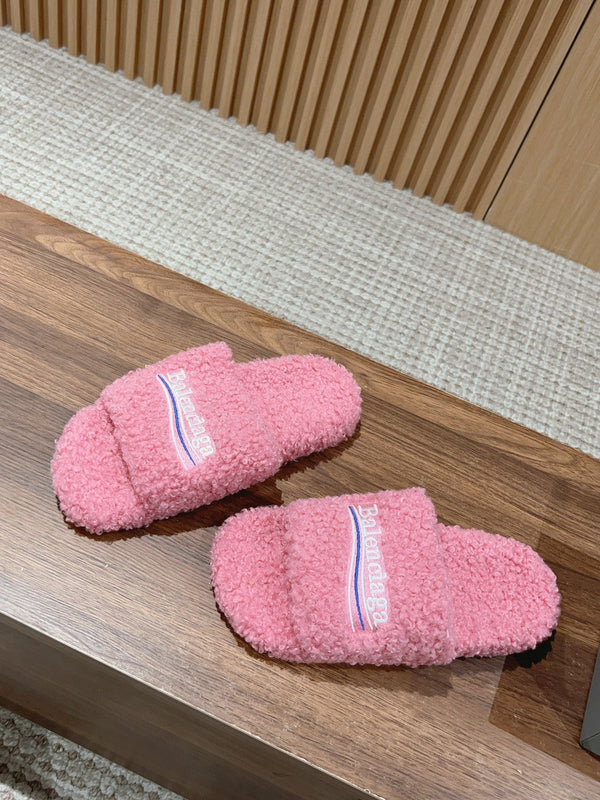 FURRY SLIDES IN PINK CURLY SHEARLING