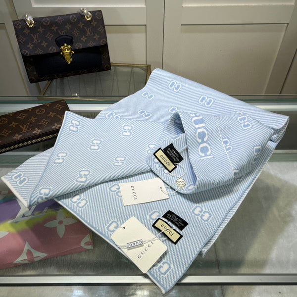 SET SCIARPA E CAPPELLO IN MISTO AZZURRO LANA E CASHMERE BIANCO 946331