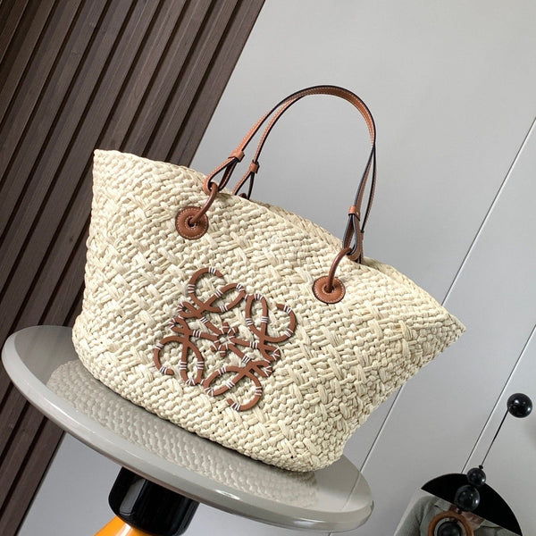 Medium anagram basket bag in iraca palm and calfskin