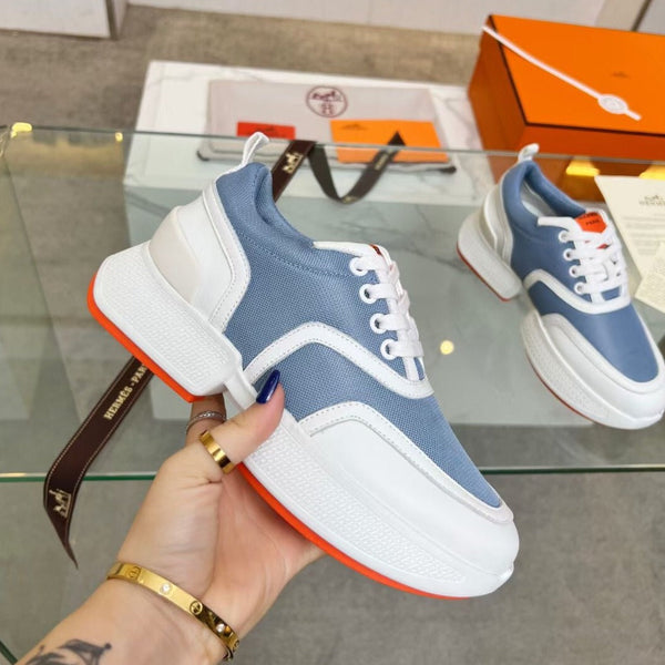 Sneaker HM Giga 50 in tela azzurra, pelle di capra bianca e arancione